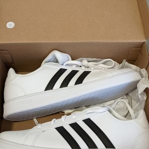 Adidas US size 7 women's tennis shoes